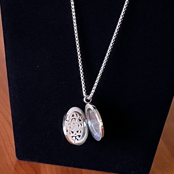 Versatile Celtic Silver Locket Pendant Necklace - Picture 3 of 14